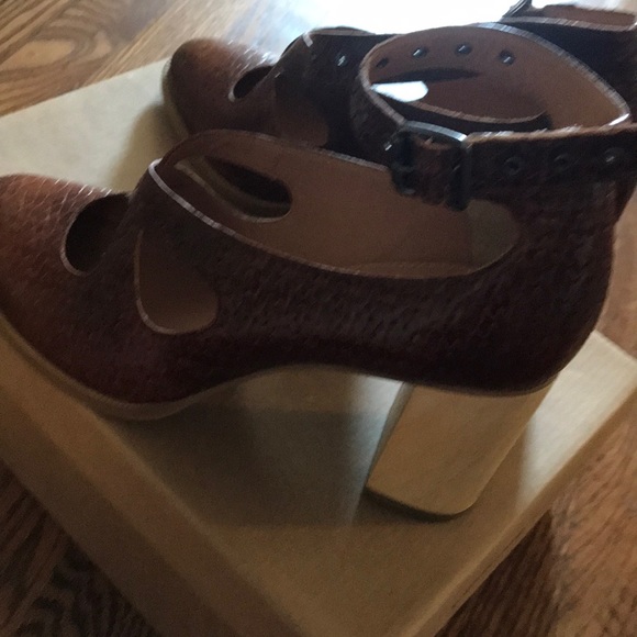 Made in Brazil leather shoe wooden heel. - Picture 4 of 8